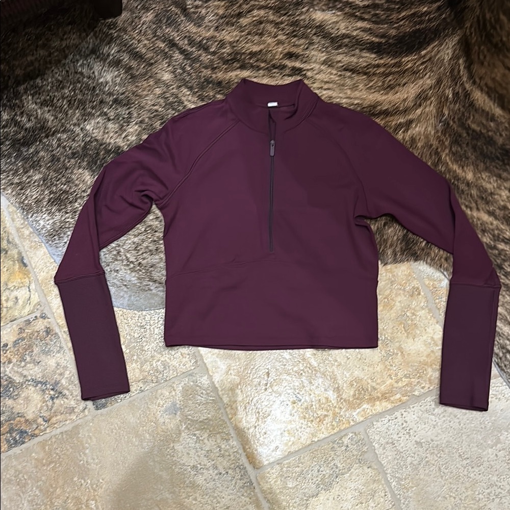 Lululemon burgundy crop top size 4!
